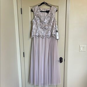 NEW Alex Evenings taupe Sleeveless V-Neck Formal Evening Gown